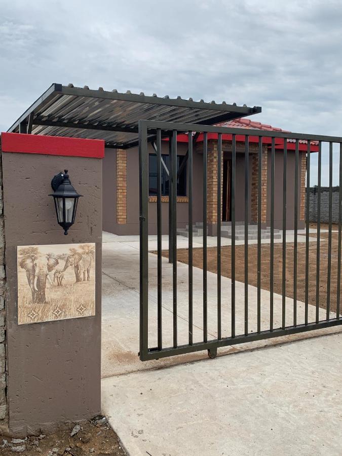 Elephant House, 2 Bedroom House, Next To Pilanesberg And Sun City Mogwase Εξωτερικό φωτογραφία